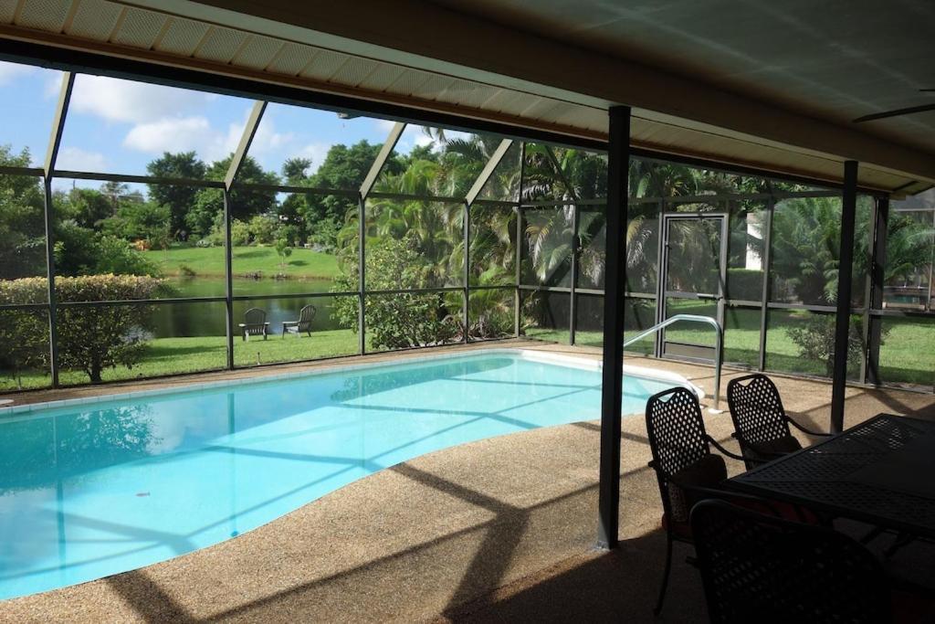 Pool Home With A New Sparkling Pool, Close To Beach, Lovely Lake View North Naples 外观 照片