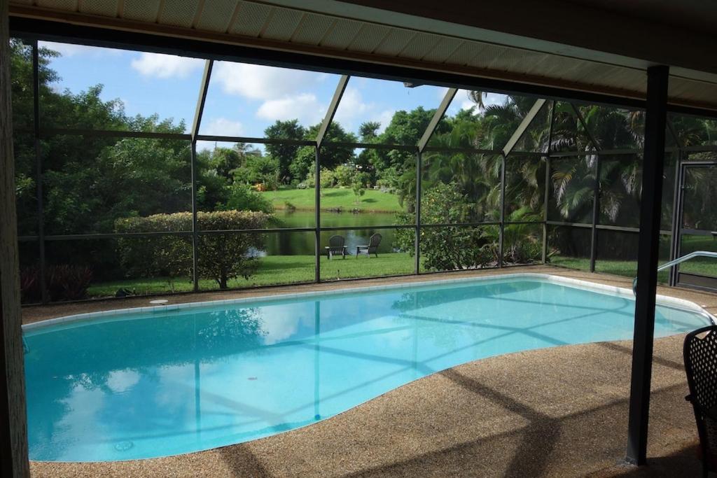 Pool Home With A New Sparkling Pool, Close To Beach, Lovely Lake View North Naples 外观 照片