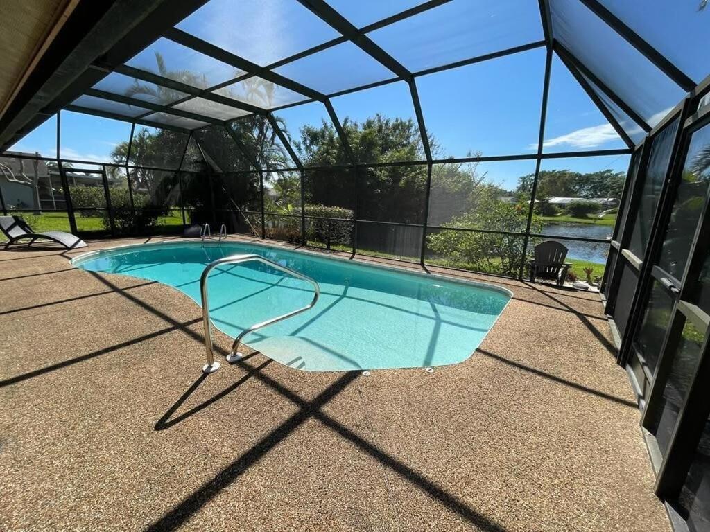 Pool Home With A New Sparkling Pool, Close To Beach, Lovely Lake View North Naples 外观 照片