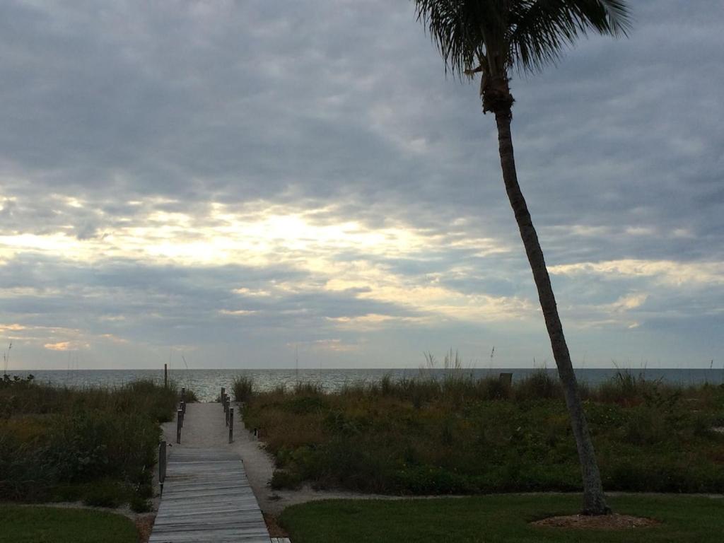 Pool Home With A New Sparkling Pool, Close To Beach, Lovely Lake View North Naples 外观 照片