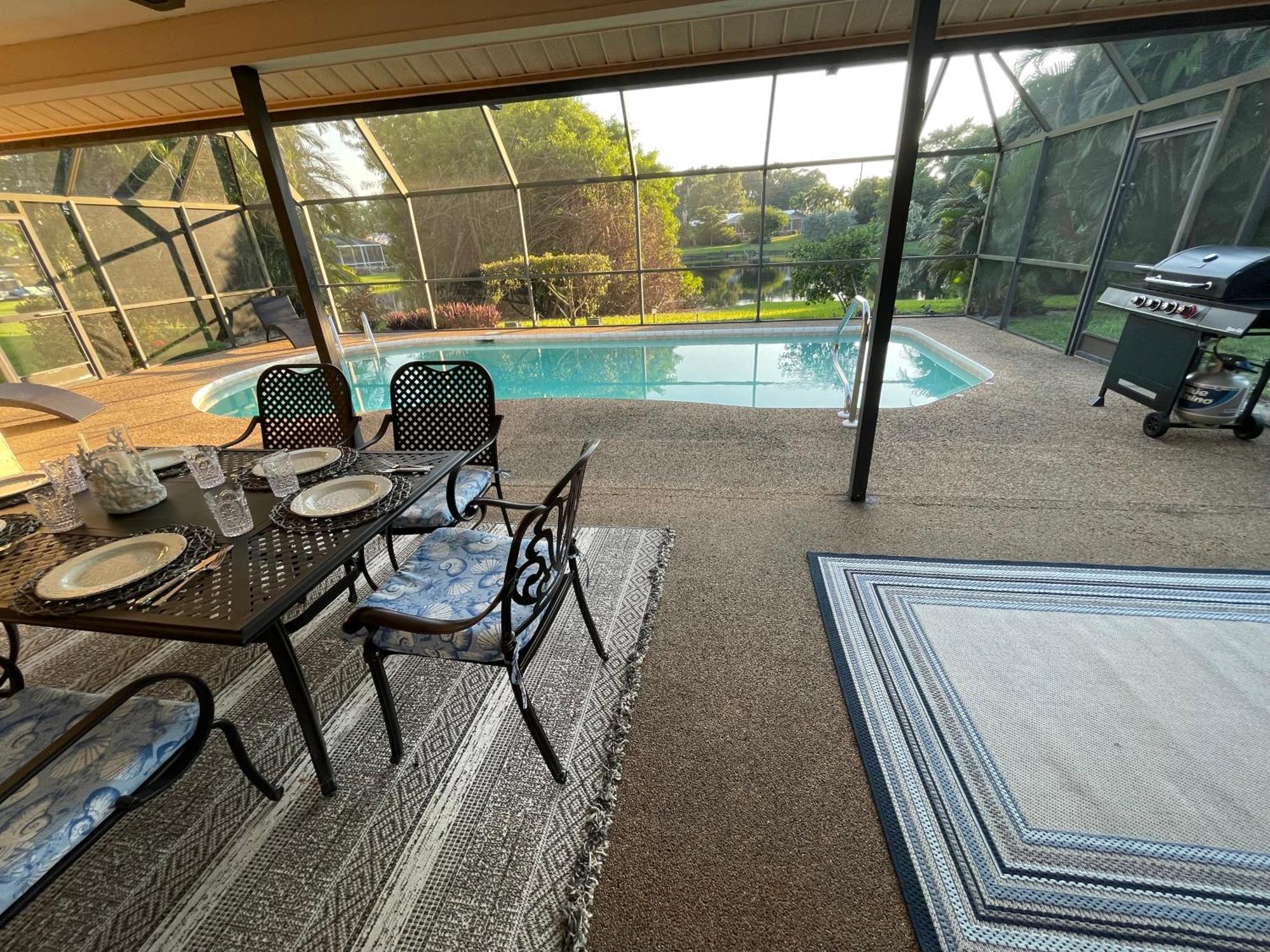 Pool Home With A New Sparkling Pool, Close To Beach, Lovely Lake View North Naples 外观 照片