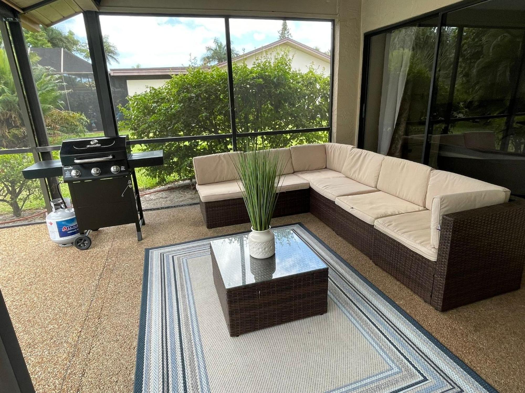 Pool Home With A New Sparkling Pool, Close To Beach, Lovely Lake View North Naples 外观 照片